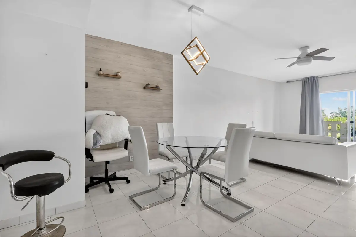 4-web-or-mls-8H3A8172 at 4330 Hillcrest Drive 302, Hollywood