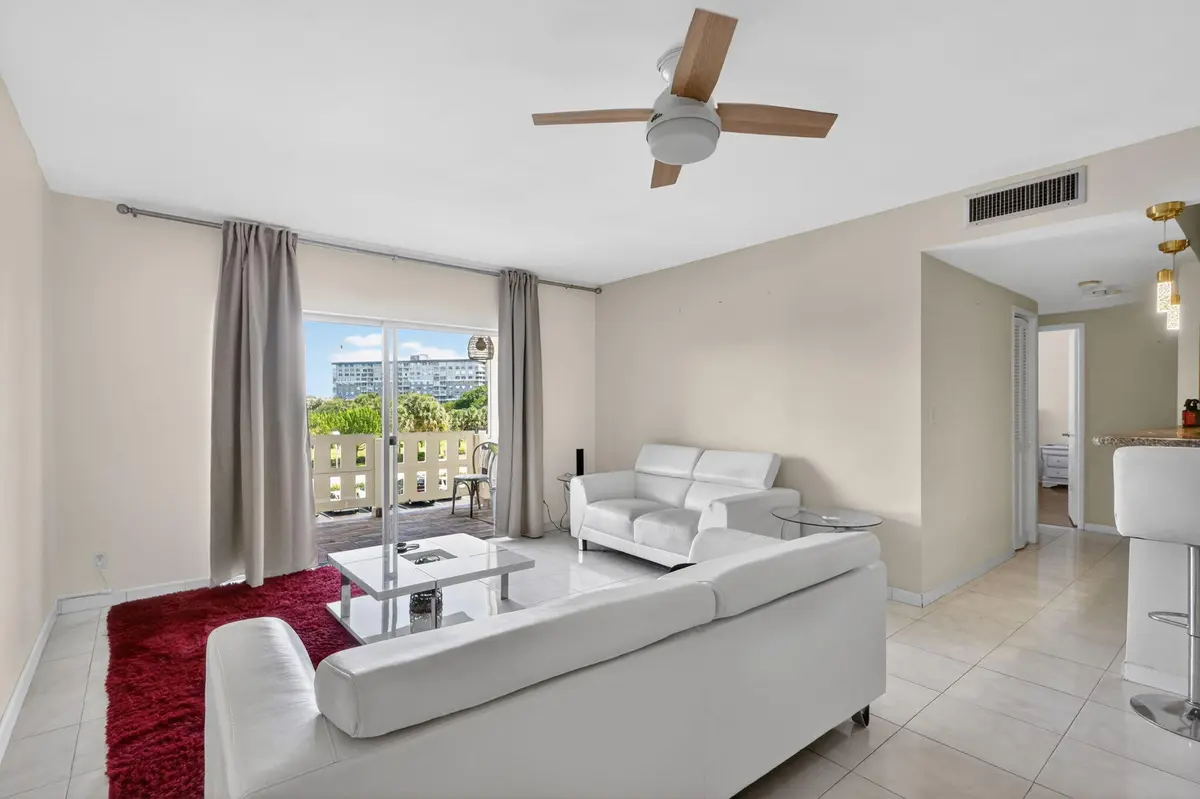 6-web-or-mls-8H3A8185 at 4330 Hillcrest Drive 302, Hollywood
