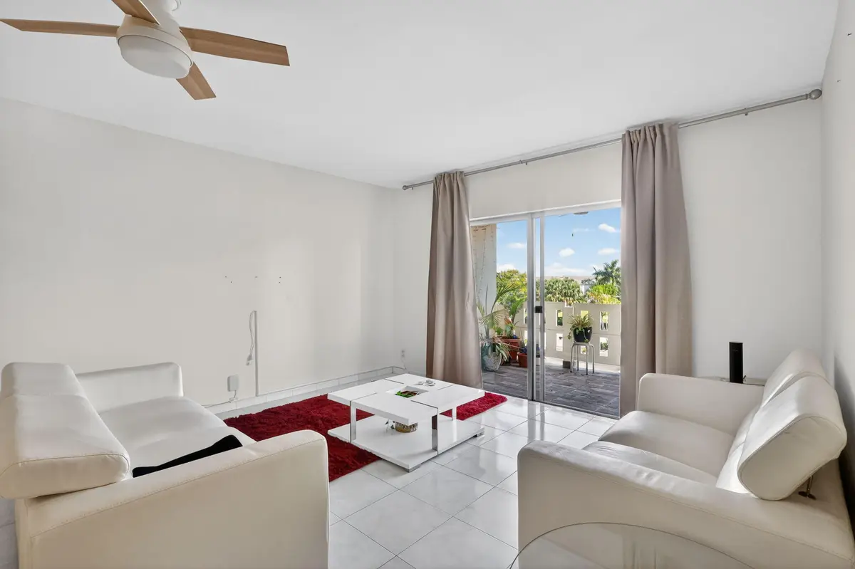 7-web-or-mls-8H3A8190 at 4330 Hillcrest Drive 302, Hollywood
