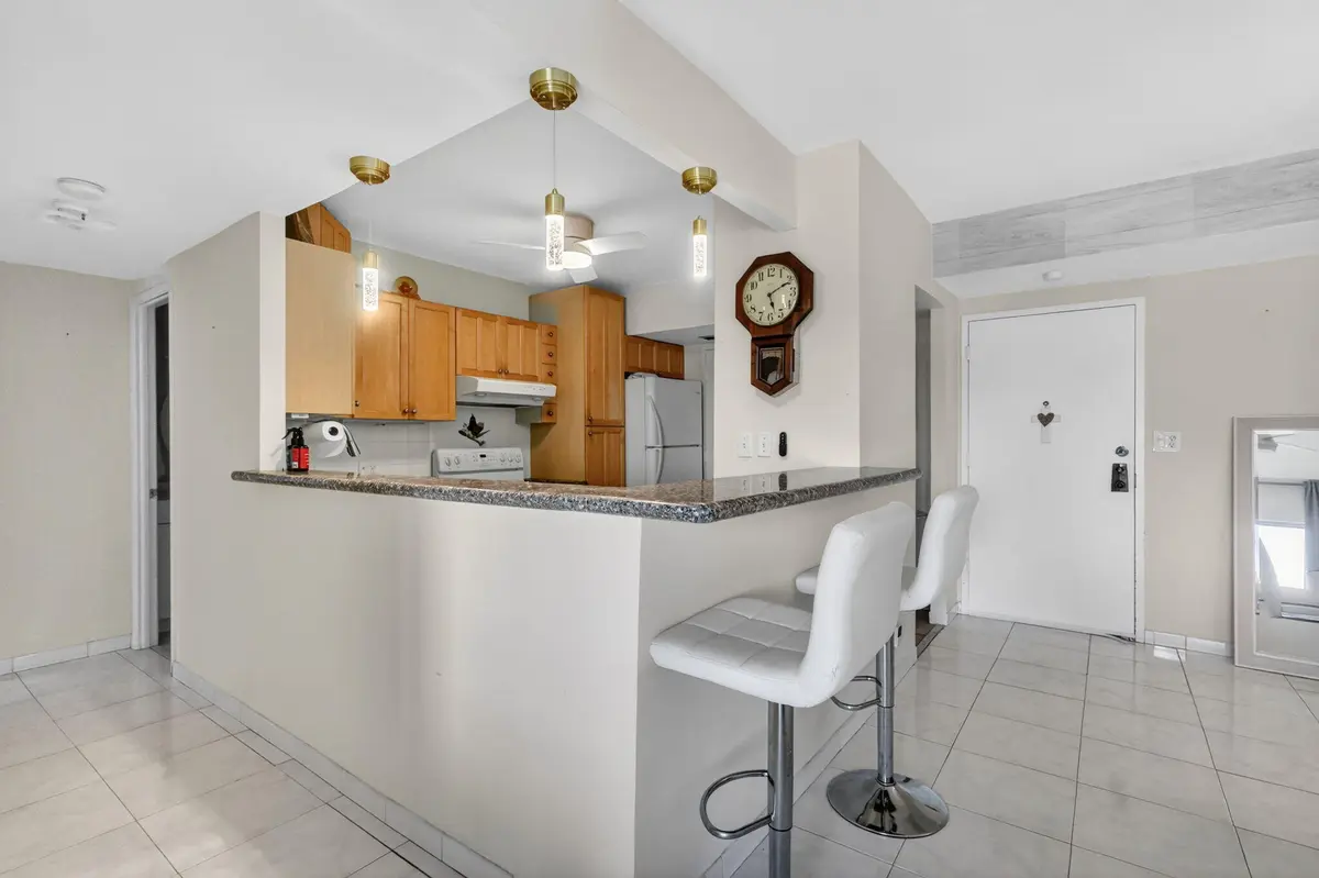 10-web-or-mls-8H3A8180 at 4330 Hillcrest Drive 302, Hollywood