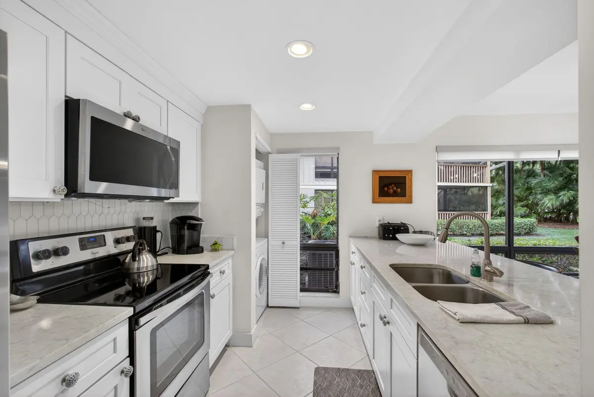 10-web-or-mls-5D1A3022 at 611 Brackenwood Cove, Palm Beach Gardens