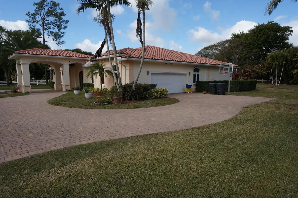 Photo 2 at 650 E Rambling Drive, Wellington