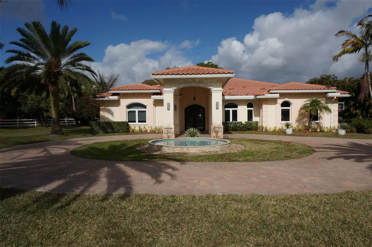 Photo 3 at 650 E Rambling Drive, Wellington