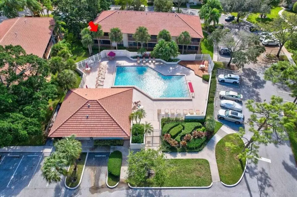 Golf Villa pool aerial at 611 Brackenwood Cove, Palm Beach Gardens