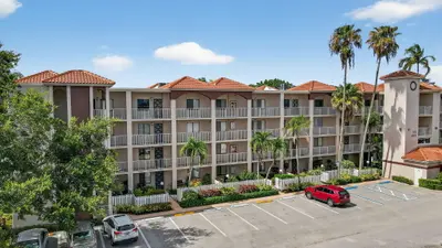 6193 Pointe Regal Circle 402, Delray Beach – Condominium for sale