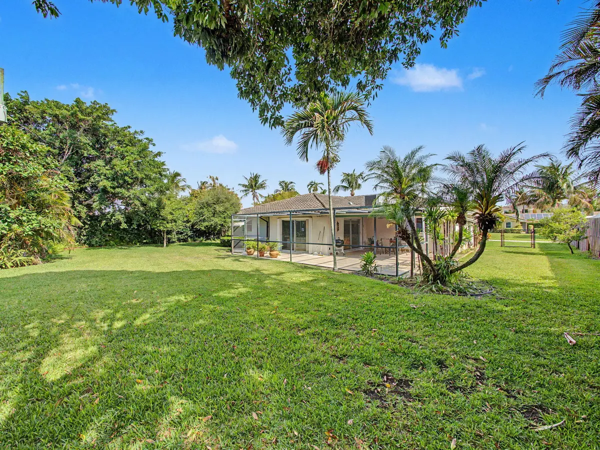 23-web-or-mls-016 at 1840 Crafton Road, Juno Beach