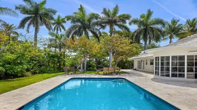 335 Old School Road, Gulf Stream – Single Family Residence for rent