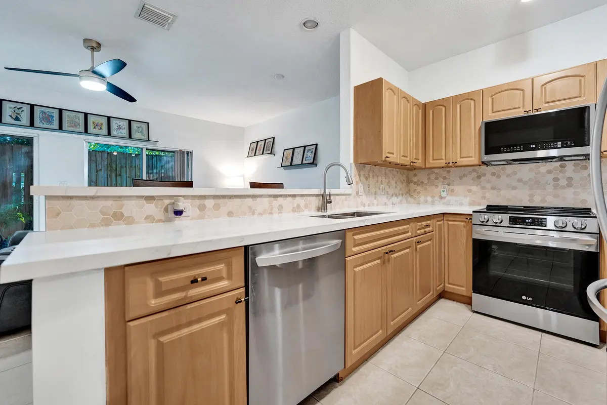 DSC00994 at 1743 NE 4th Avenue F4, Fort Lauderdale