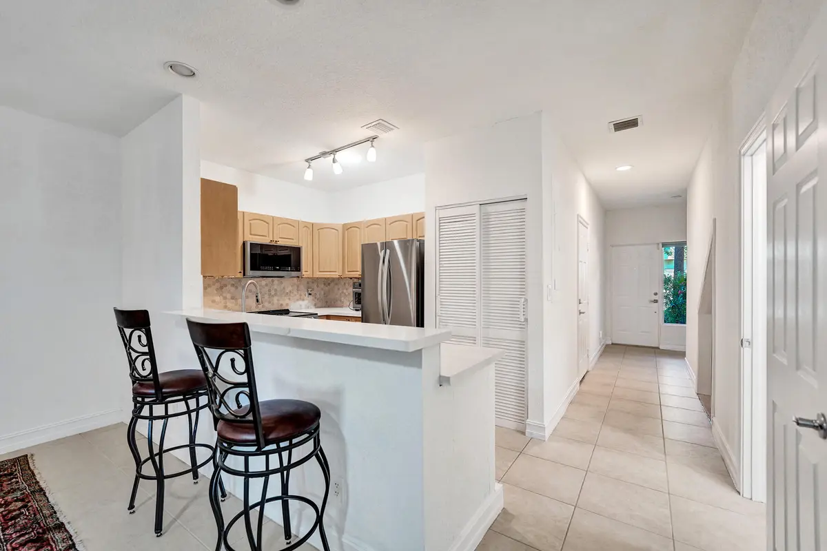DSC01009 at 1743 NE 4th Avenue F4, Fort Lauderdale