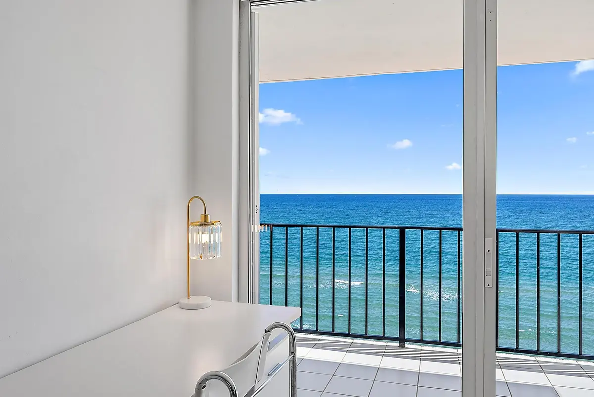 3456 S Ocean Boulevard, 802-22 at 3456 S Ocean Boulevard 802, Palm Beach