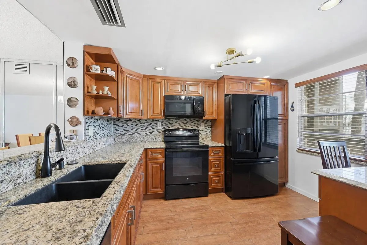 kitchen at 3005 Portofino Isle M2, Coconut Creek