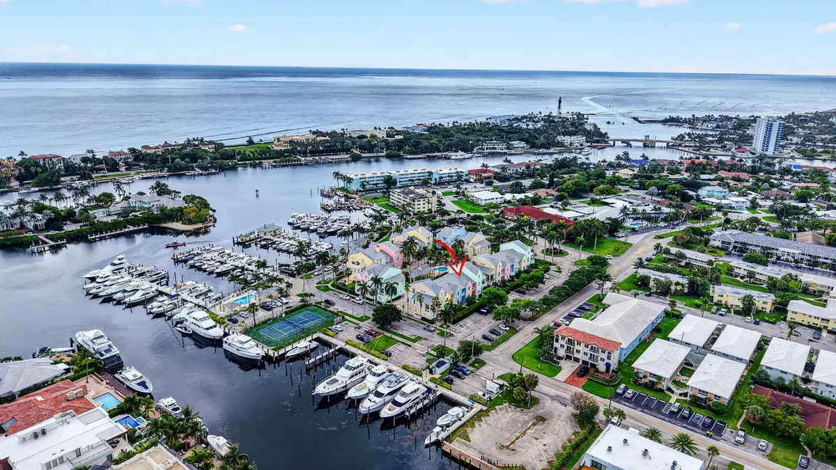 Minutes by boat to Atlantic Ocean at 2860 Marina Circle, Lighthouse Point