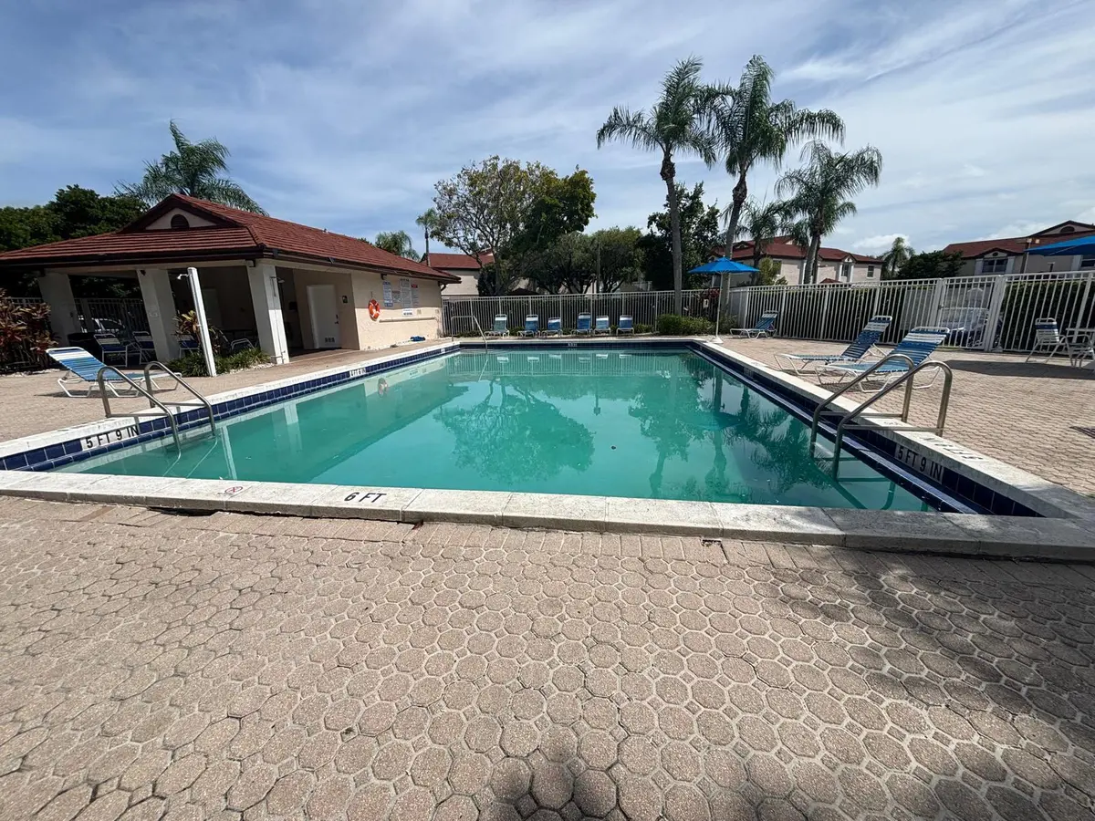 WhatsApp Image 2025-07-31 at 13.48.48_76 at 11201 SW 13th Street 103, Pembroke Pines