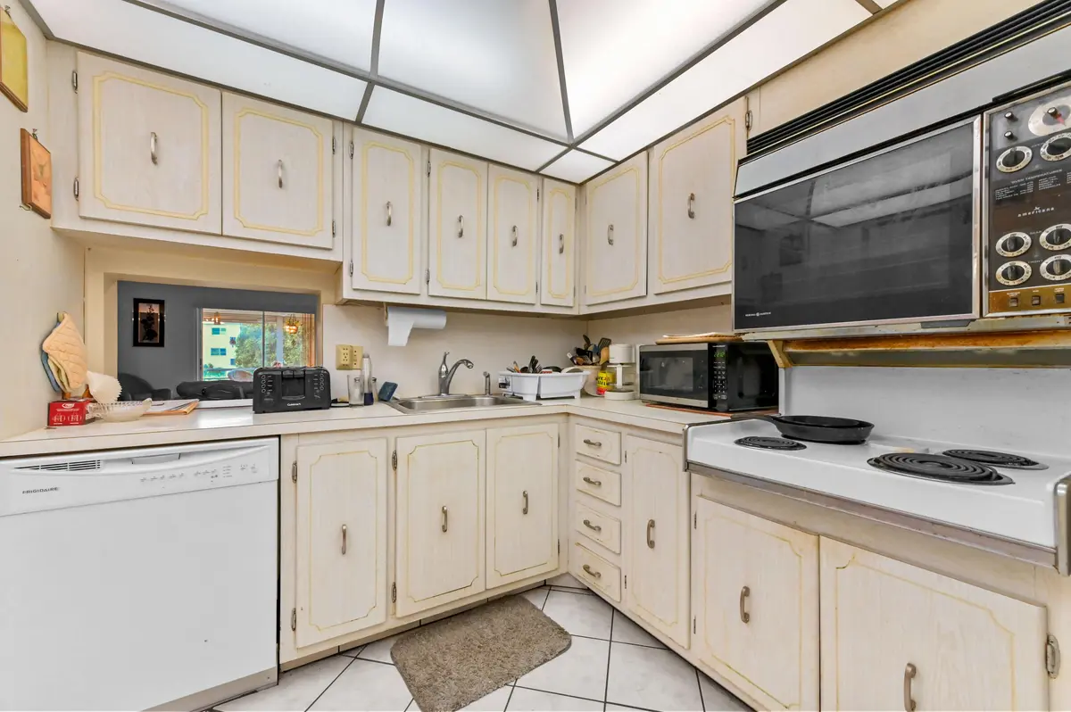 08 Kitchen 03 at 2615 NE 3rd Court 3170, Boynton Beach