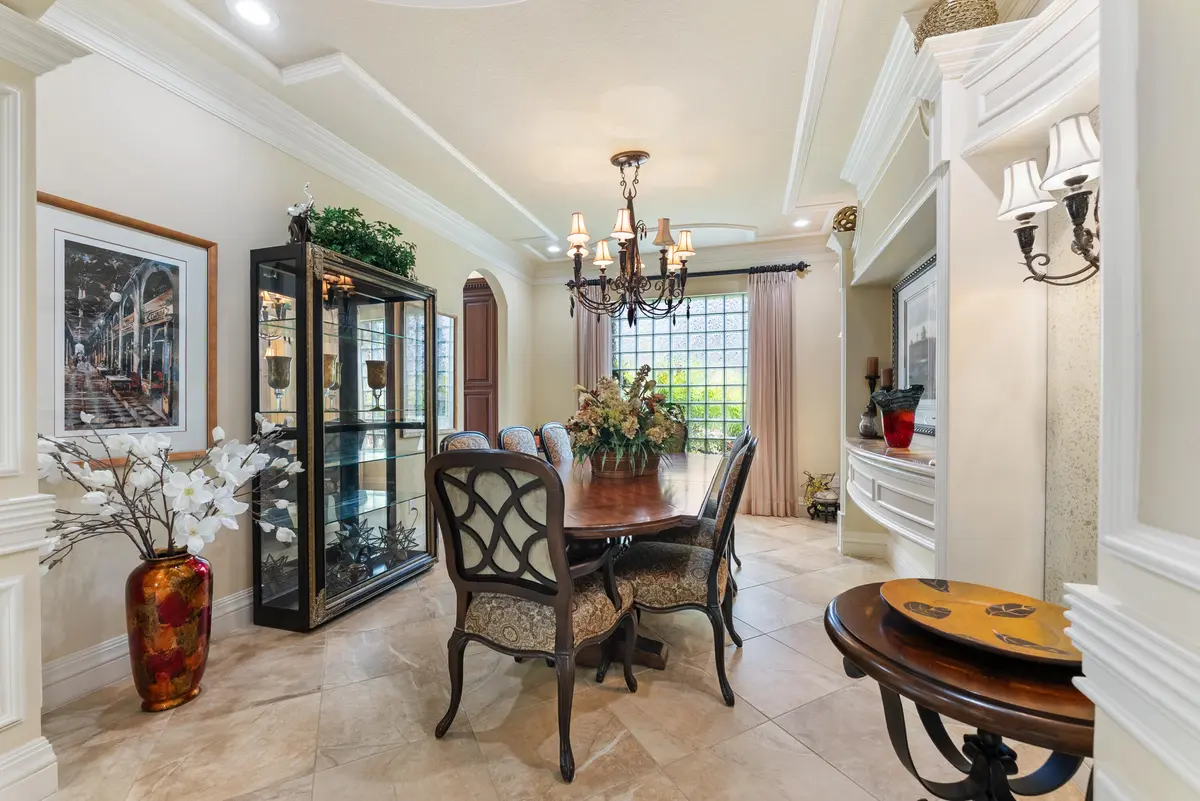 Dining at 11790 Foxbriar Lake Trail, Boynton Beach
