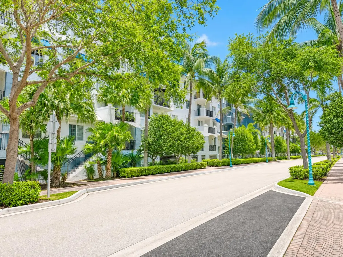 Streetscape at 255 NE 3rd Avenue 2403, Delray Beach
