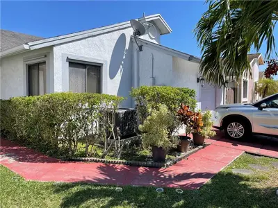1231 SW 112th Avenue, Pembroke Pines – sold