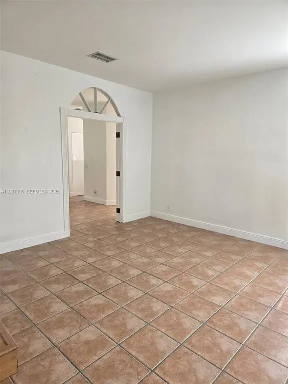 4361 lr at 4361 Dogwood Circle, Weston