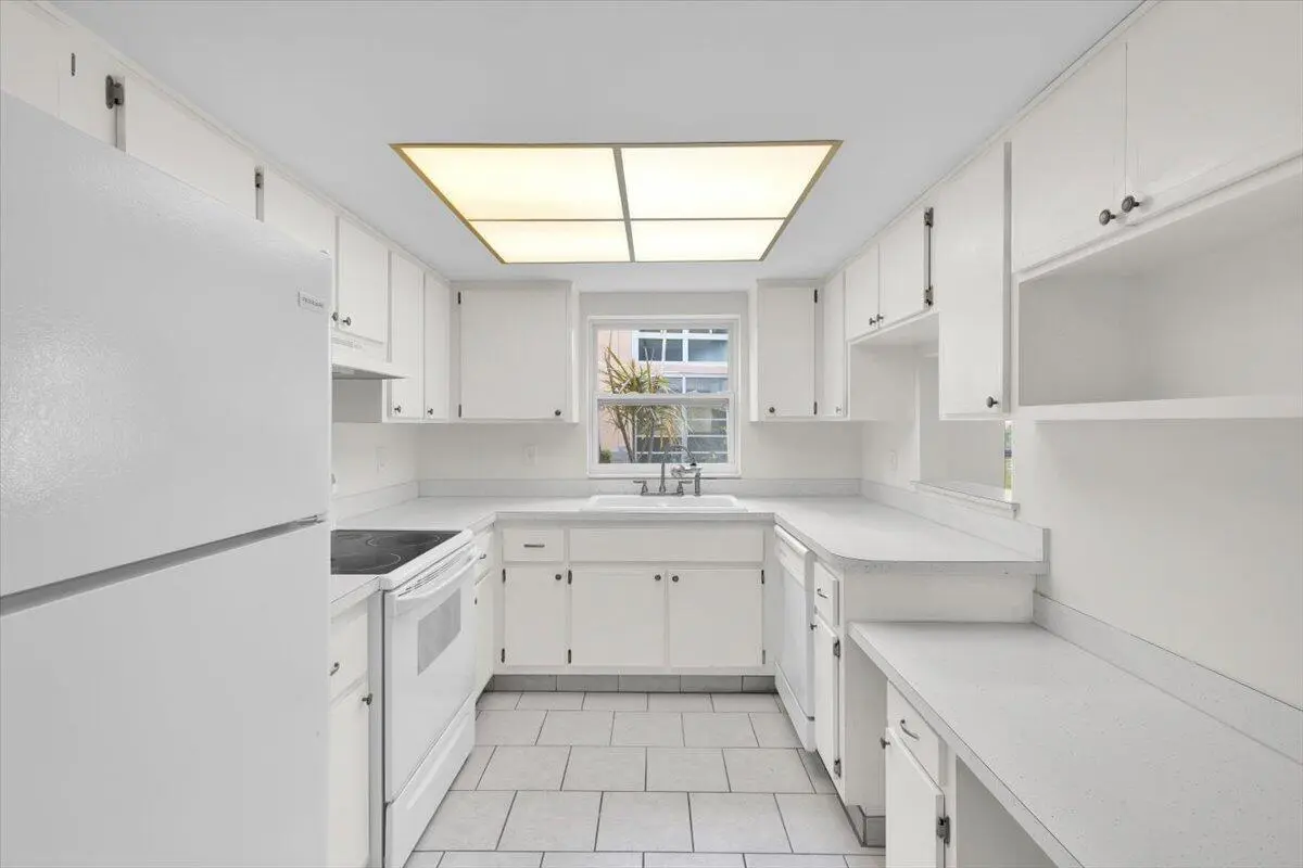 17-GG3A4047 at 2950 SE Ocean Boulevard 14-1, Stuart