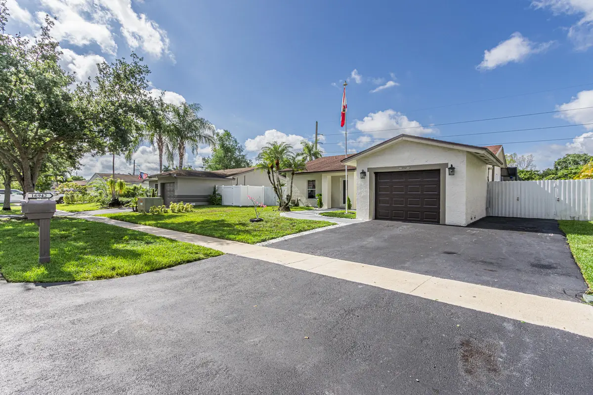16942-2 at 16942 SW 5th Way, Weston