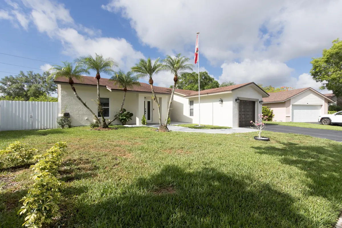 16942-5 at 16942 SW 5th Way, Weston