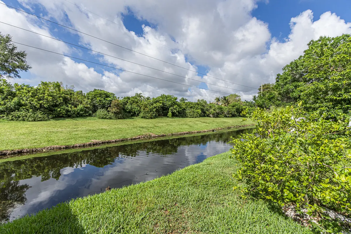16942-8 at 16942 SW 5th Way, Weston