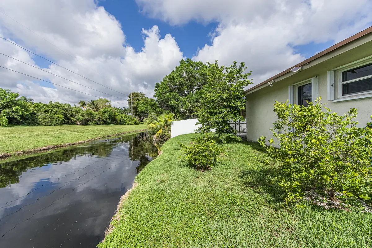 16942-9 at 16942 SW 5th Way, Weston