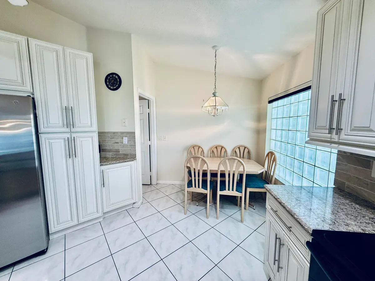 Eat In Kitchen table for 6 at 10921 Royal Caribbean Circle, Boynton Beach