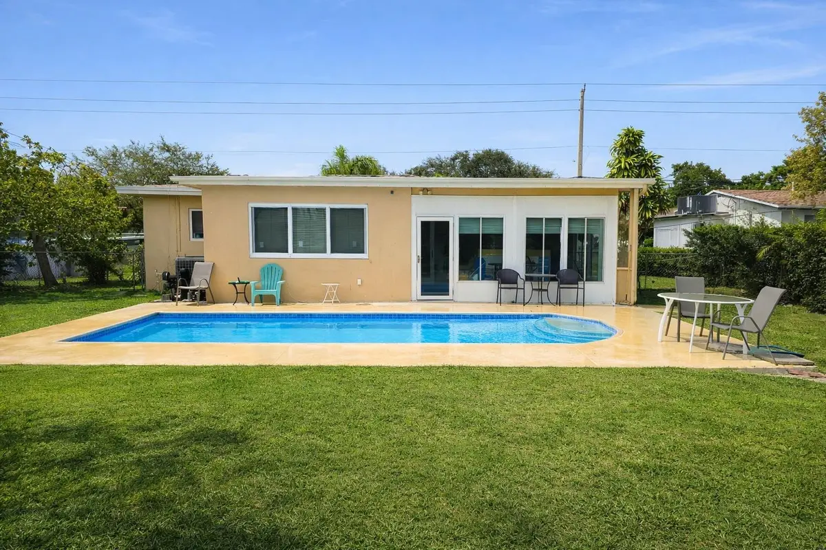 Photo 2 at 4014 Johnson Street, Hollywood