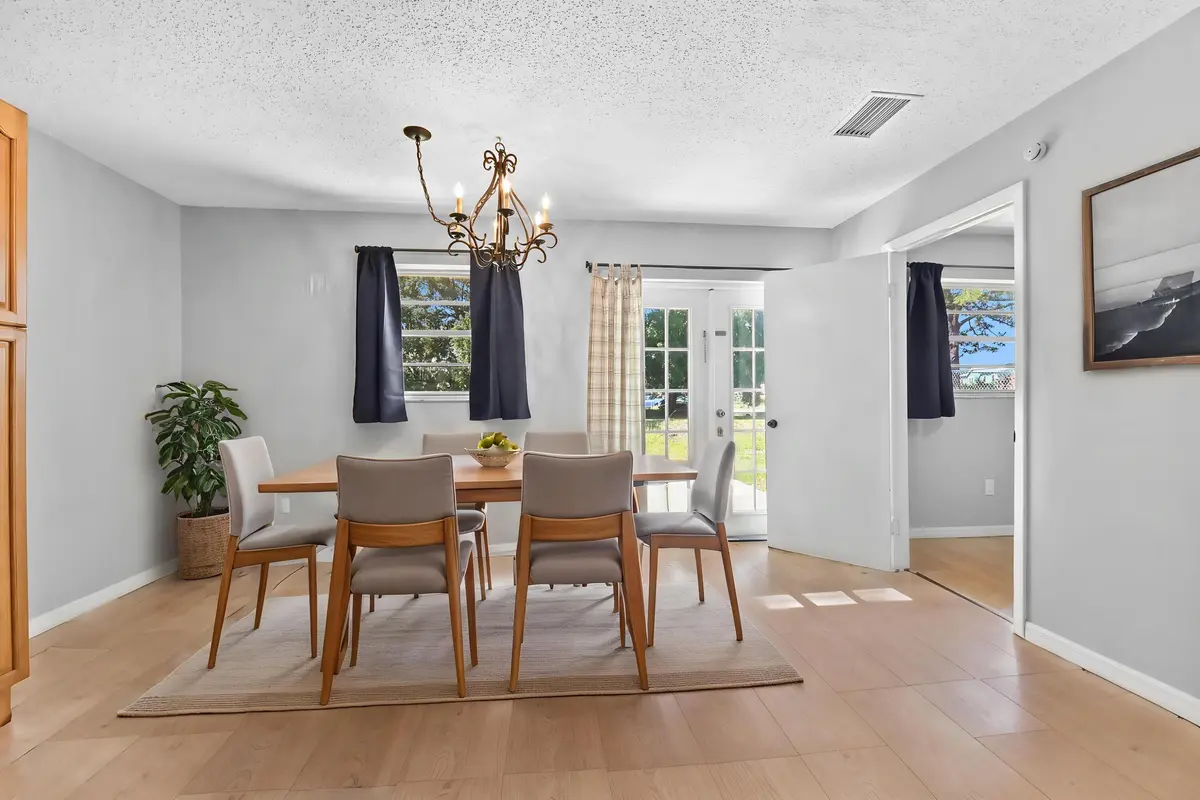 07-Dining-room-01_VS at 4548- 4550 SE Salvatori Road, Stuart