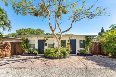 1545 NE 32nd Street, Oakland Park – Duplex for sale