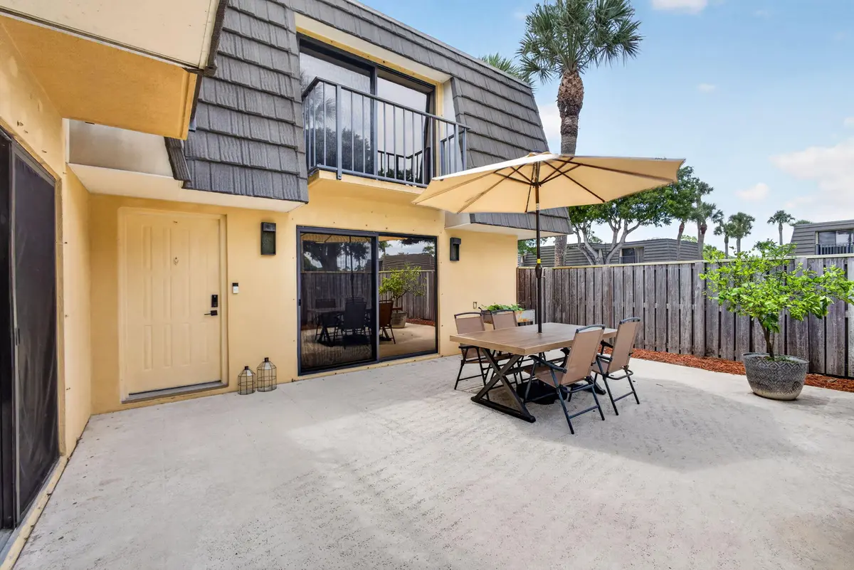 Courtyard Entrance at 801 8th Way, West Palm Beach