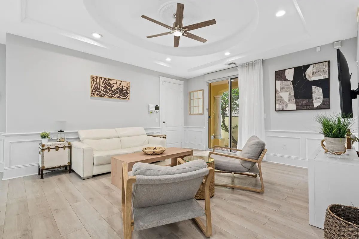 19-web-or-mls-_BWP1086 at 919 Hollywood Boulevard, Hollywood