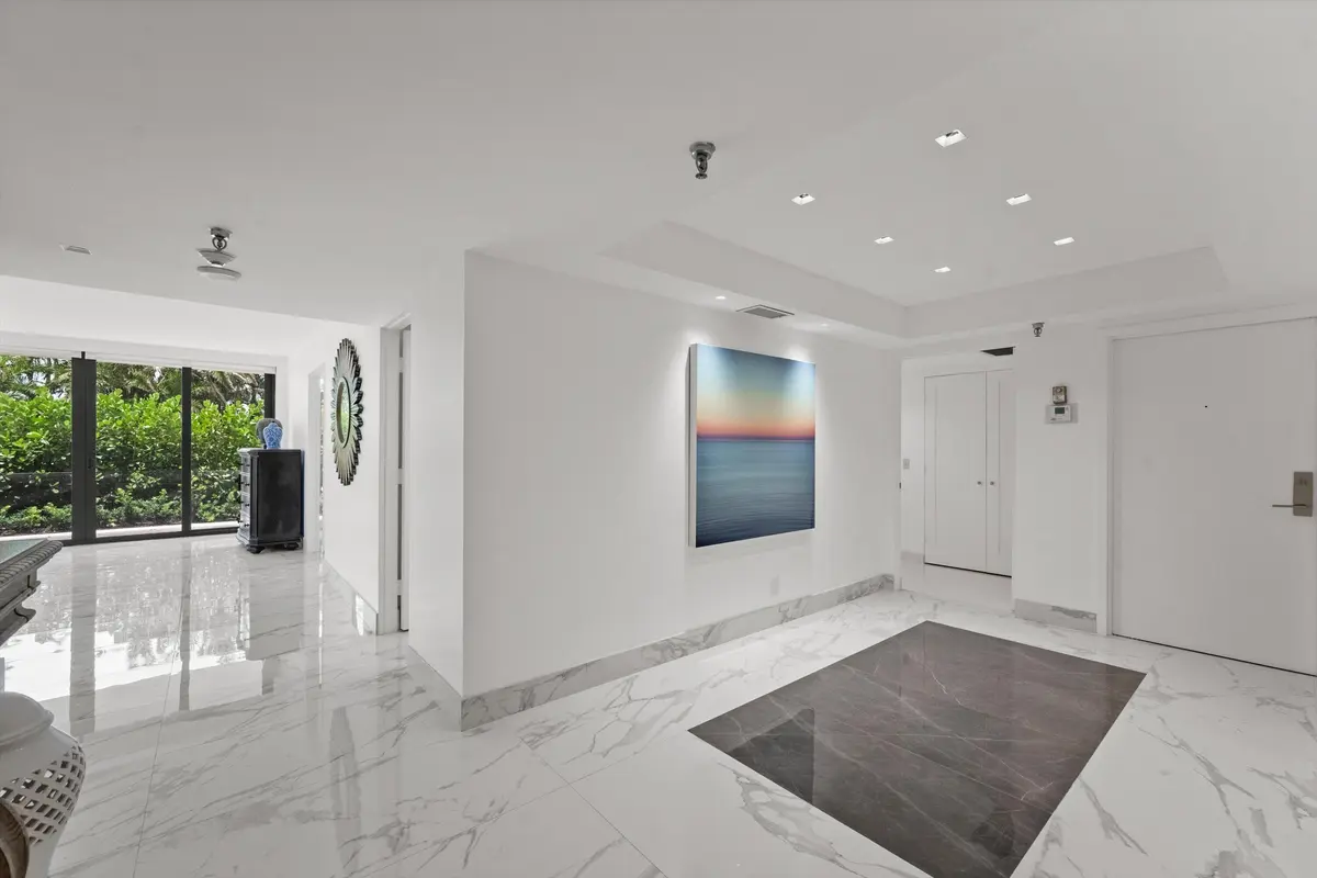 Entry at 2580 S Ocean Boulevard 1a1, Palm Beach