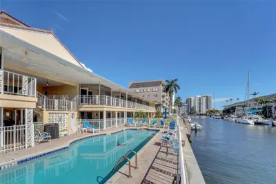 2864 NE 33rd Court 105, Fort Lauderdale – sold