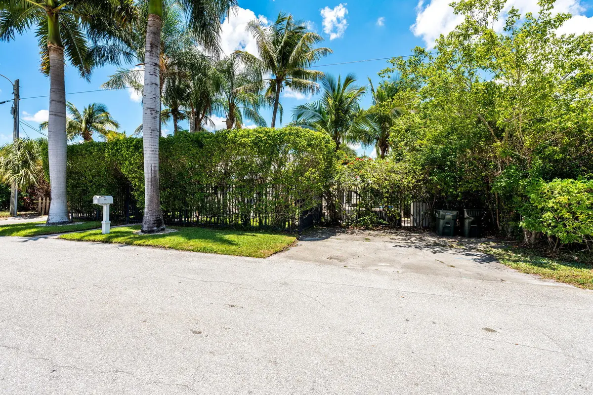 3-web-or-mls-A7406280 at 255 NE 12th Street, Delray Beach