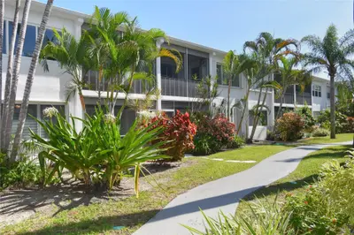 2161 NE 42nd Court 114, Lighthouse Point – sold