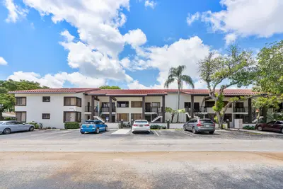 3100 NW 46th Street 102, Oakland Park – Condominium for sale