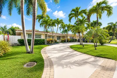 2010 NE 32nd Street, Lighthouse Point – leased