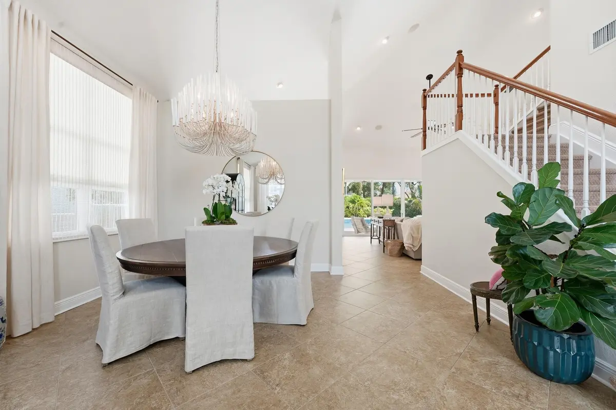 formal dinin at 11195 Marina Bay Road, Wellington