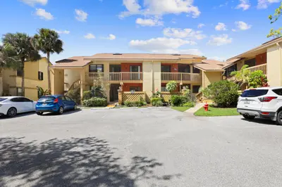 12970 Dartford Trail 6, Wellington – Condominium for sale