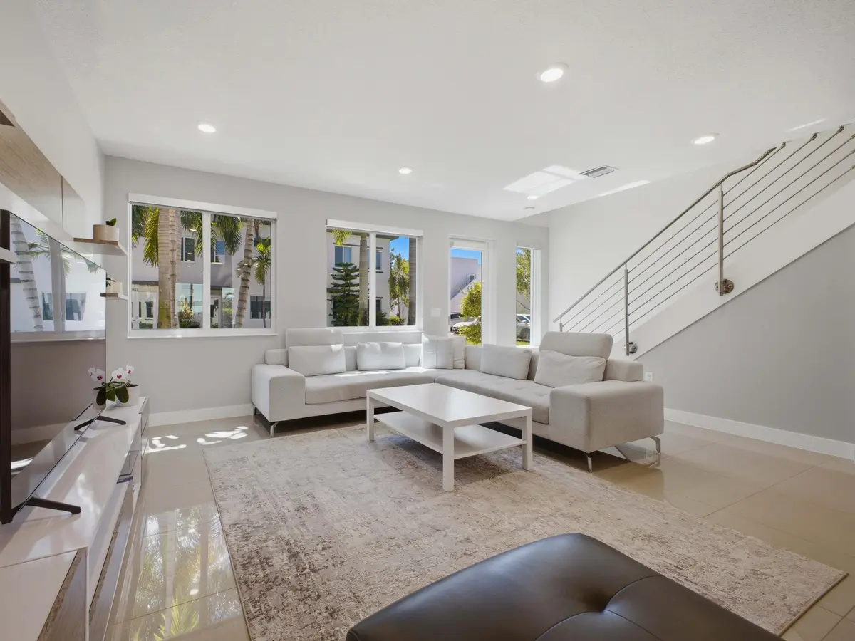 Living at 6642 NW 103rd Parkway 6642, Doral