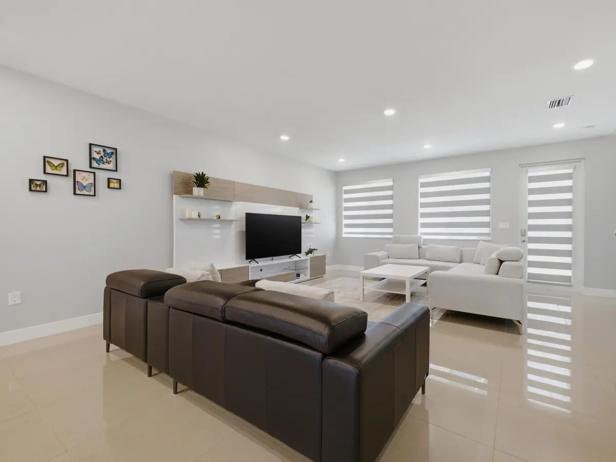 Living Close Blinds at 6642 NW 103rd Parkway 6642, Doral