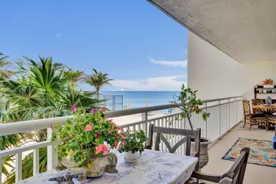3546 S Ocean Boulevard 327, South Palm Beach – sold