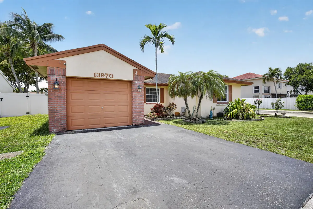 1-web-or-mls-_A7A6362 at 13970 Oaklawn Place, Davie