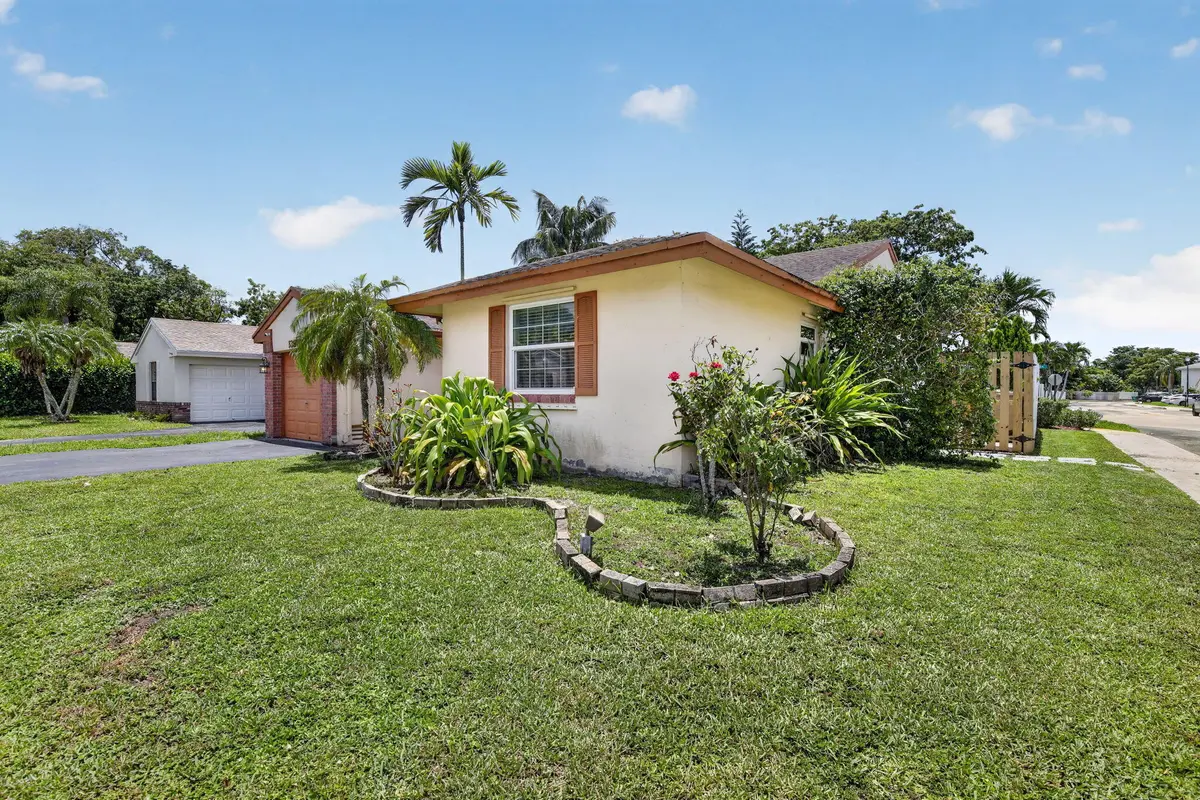 3-web-or-mls-_A7A6373 at 13970 Oaklawn Place, Davie
