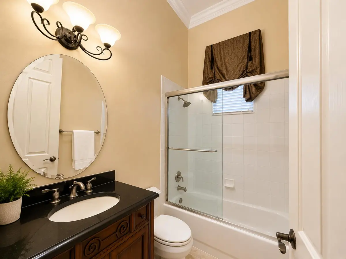 Guest Bathroom at 974 Mill Creek Drive, Palm Beach Gardens
