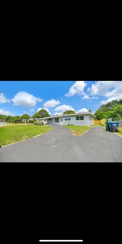 1112 NW 43rd Terrace, Lauderhill – sold