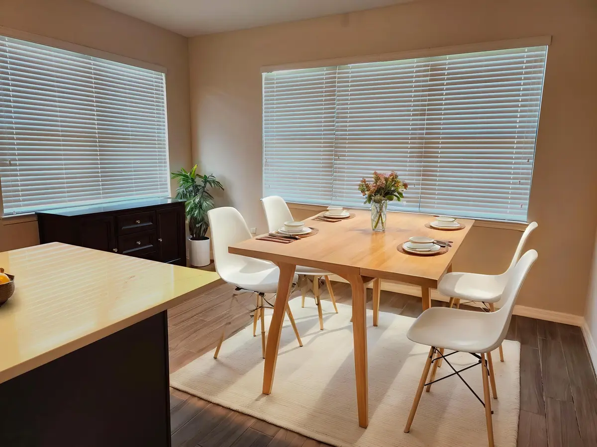 Dining Virtual at 4422 Silverwood Lane, Oakland Park
