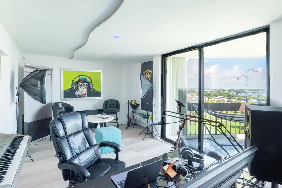 © Clark-2000 Presidential Way 1401-006 at 2000 Presidential Way 1401, West Palm Beach